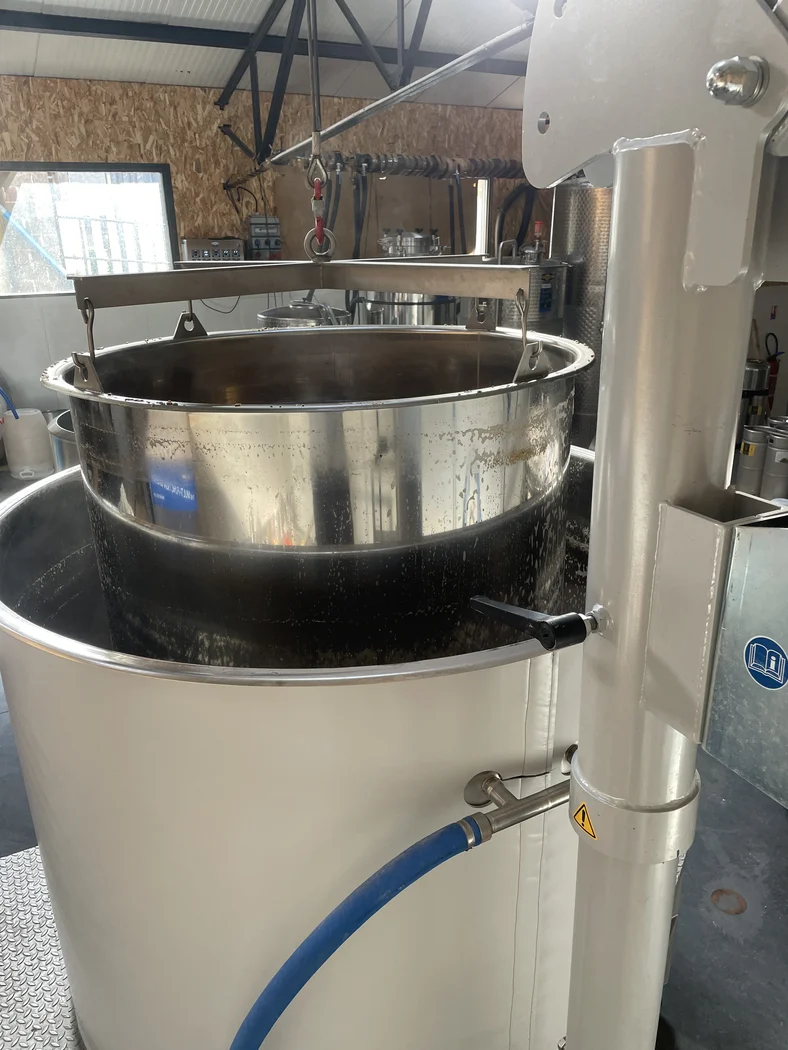Cuve de brassage Mazesté en cours de travail