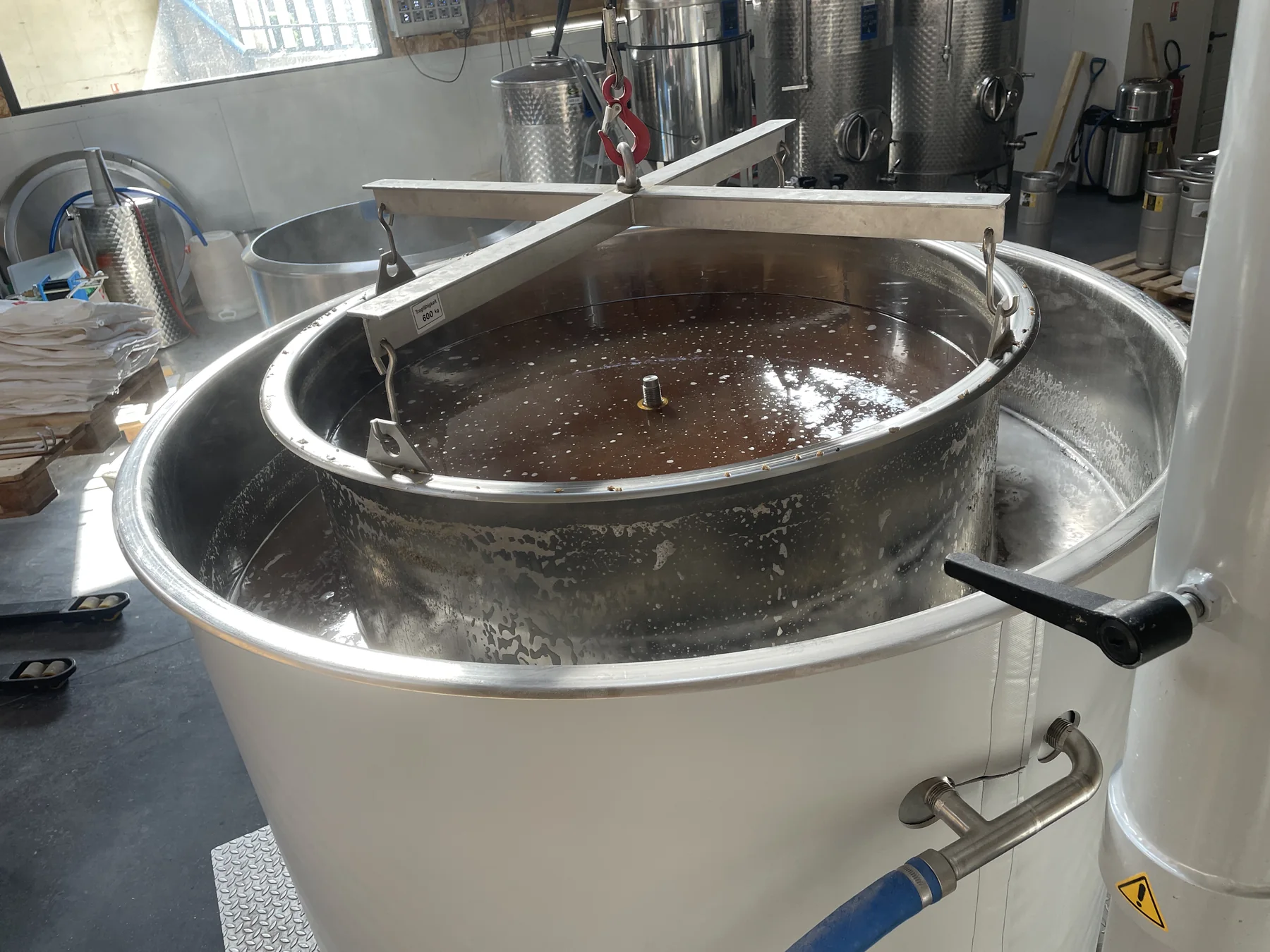 Premier brassin en cuve à la brasserie Mazesté